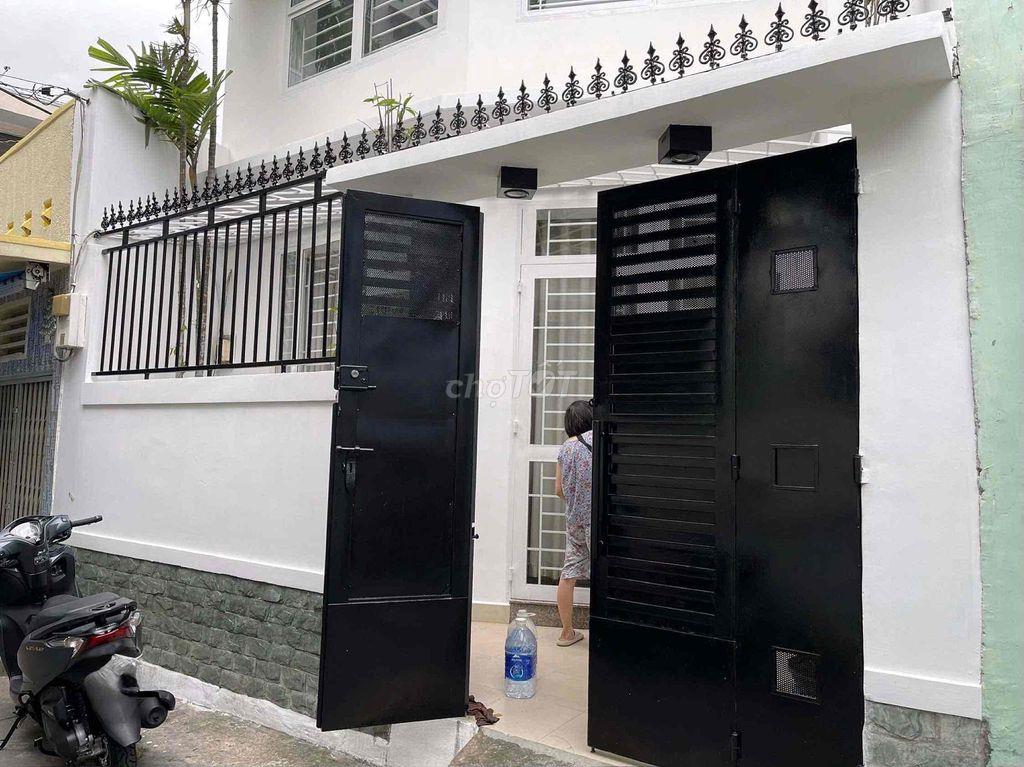 Bán nhà chính chủ Đường Hoà Hưng - Quận 10