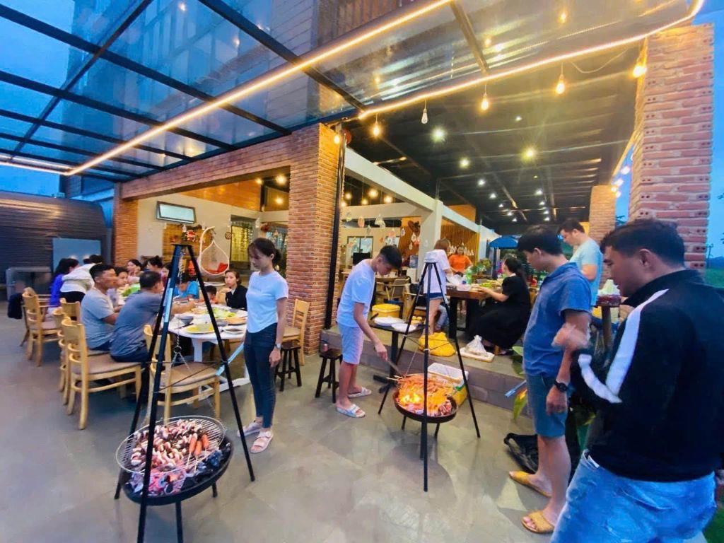 ☕ MỘT TÁCH CÀ PHÊ, MỘT KHU VƯỜN VÀ MỘT BUỔI SÁNG KHÔNG VỘI VÀNG