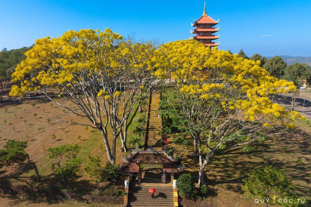 ☕ CUỐI TUẦN RỒI, ĐỪNG CHỈ ĐI NGHỈ — HÃY CÓ MỘT NƠI ĐỂ TRỞ VỀ