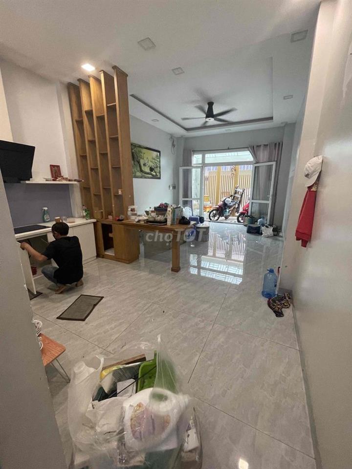 Nhà Mặt Tiền Hẻm Xe Hơi Ngay ĐHT 32