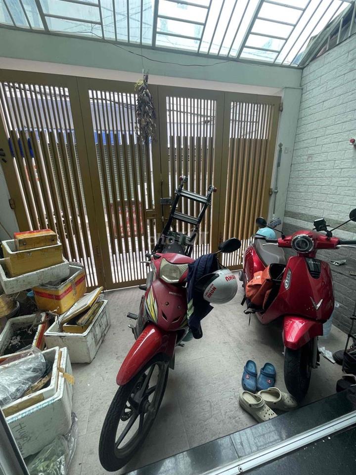 Nhà Mặt Tiền Hẻm Xe Hơi Ngay ĐHT 32