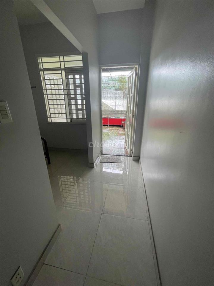 Nhà Mặt Tiền Hẻm Xe Hơi Ngay ĐHT 32