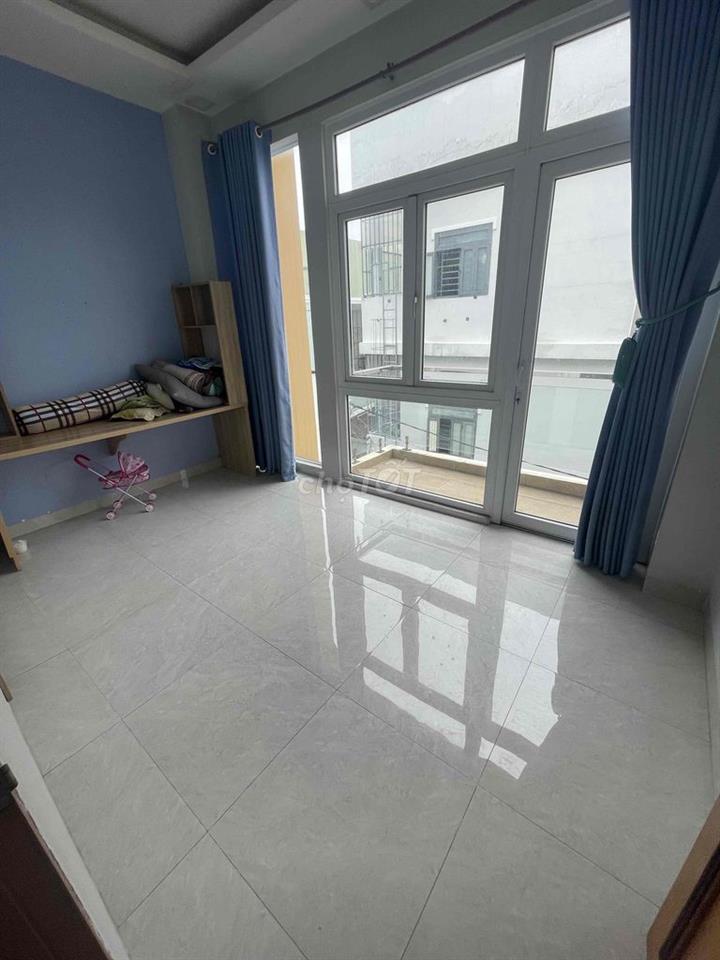 Nhà Mặt Tiền Hẻm Xe Hơi Ngay ĐHT 32