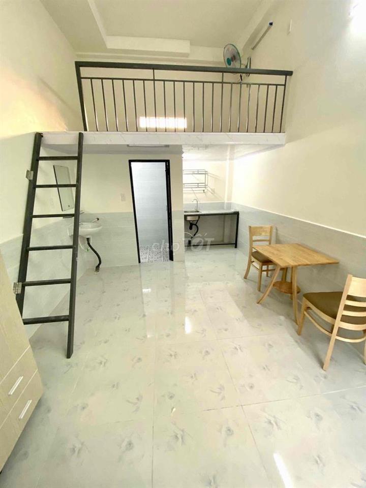 Phòng full nội thất gác cao 1m8 ĐHT 32 trường chinh