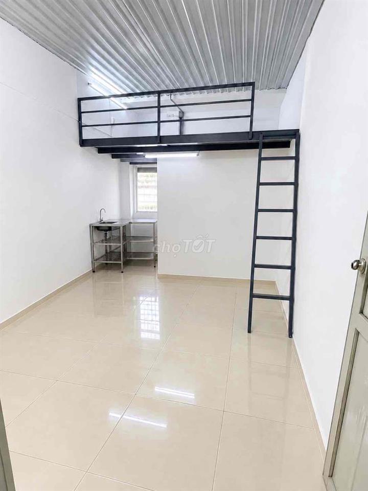 Phòng  Cửa Sổ Ngay 1172 Nguyễn Văn Quá