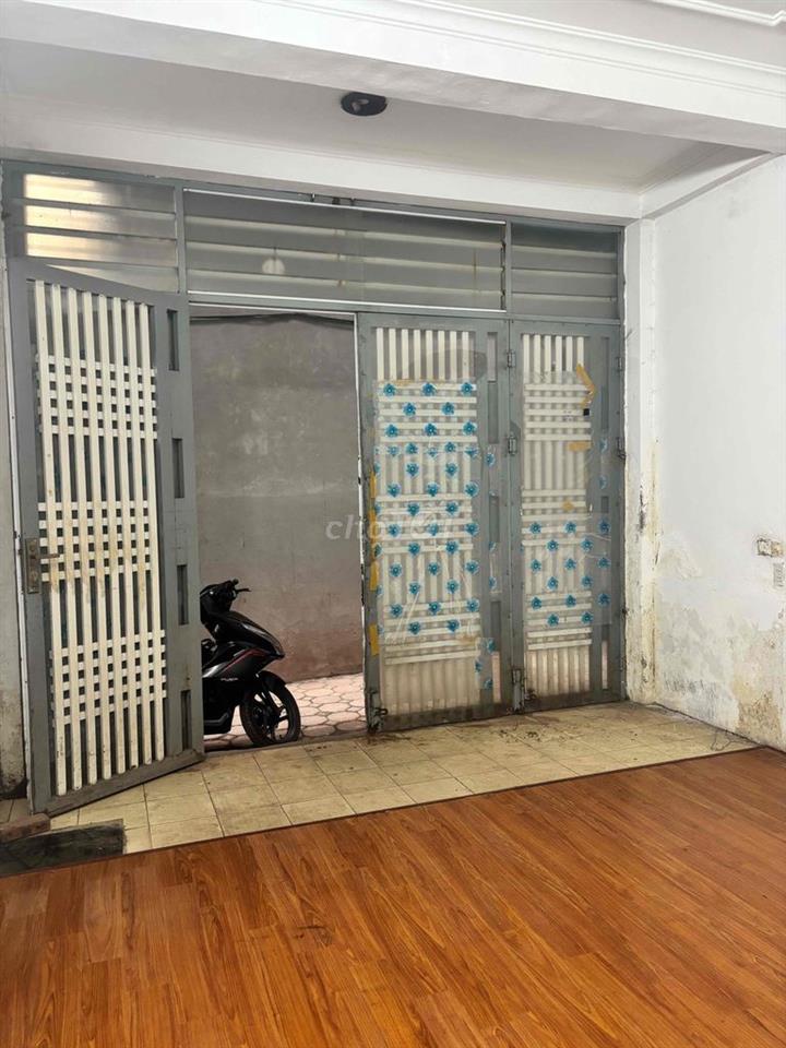 Cần cho thuê ở, làm vp, làm kho hàng nhac cách mf 10m phố Kim mã, cach