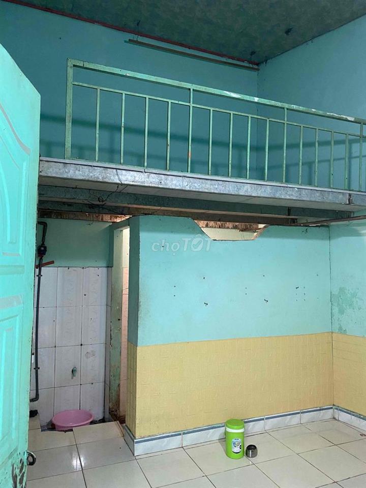phong trọ 12 m2 có nhà ve sinh trong nha, có gac lửng