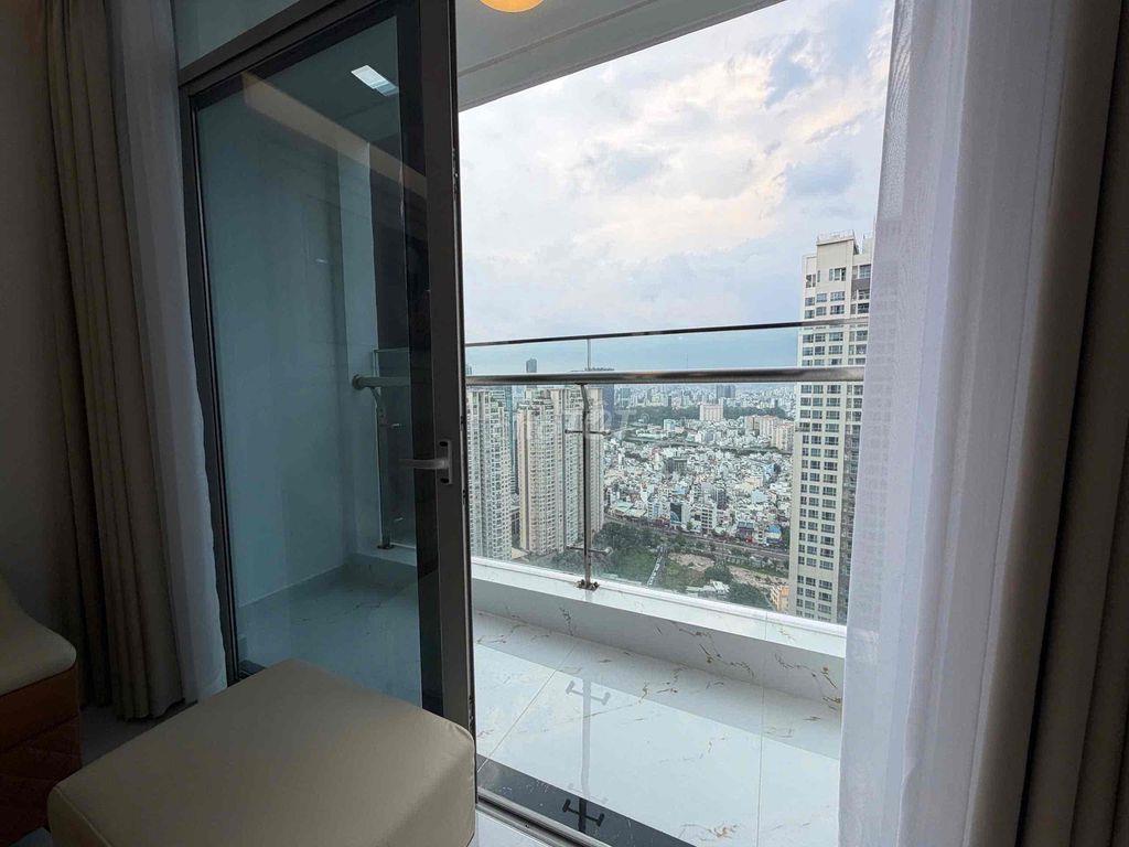 Cần cho thuê căn hộ nội thất luxury tại Vinhomes - Landmark 81.