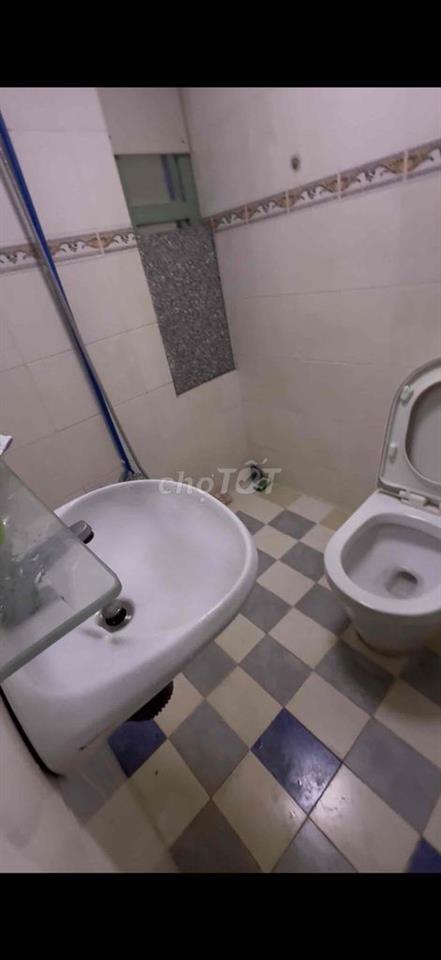 2tr5 phòng trống ban công nvs riêng tầng 1