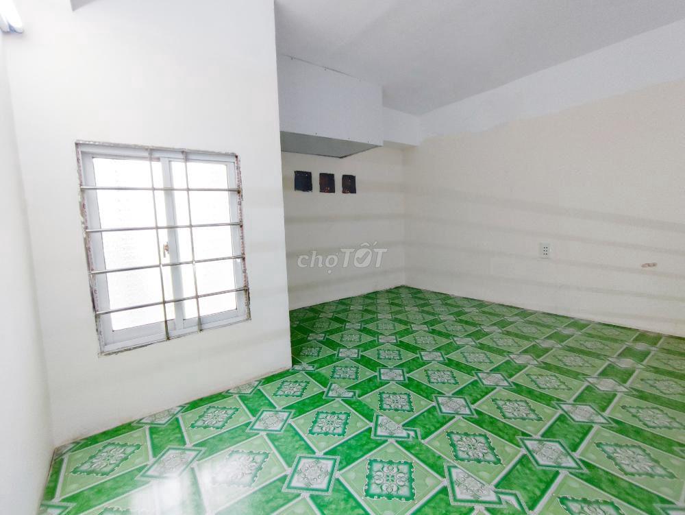 Phòng gác 18m2 Tân Bình giá 3tr2, gần HUIT