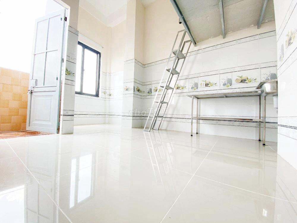 Phòng gác 18m2 Tân Bình giá 3tr2, gần HUIT
