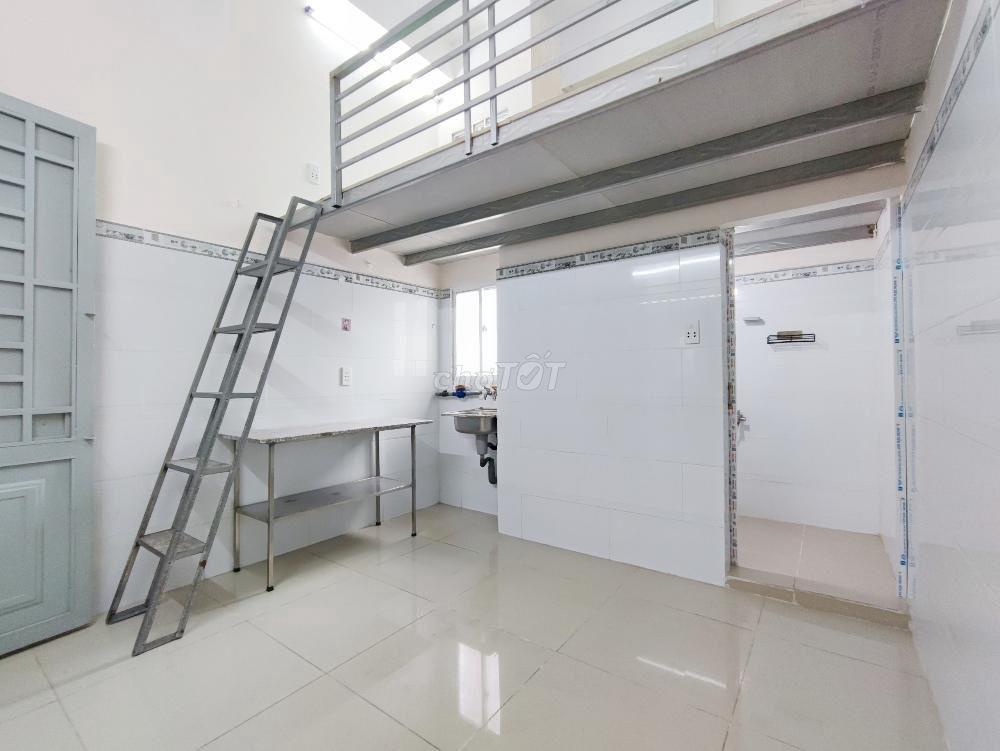 Phòng gác 18m2 Tân Bình giá 3tr2, gần HUIT