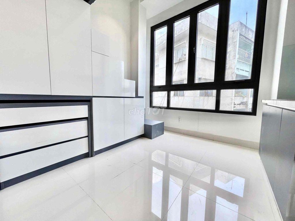 DUPLEX CỬA SỔ LỚN – TRUNG TÂM QUẬN 1 ✨  • Thiết kế: Dạng Duplex gác