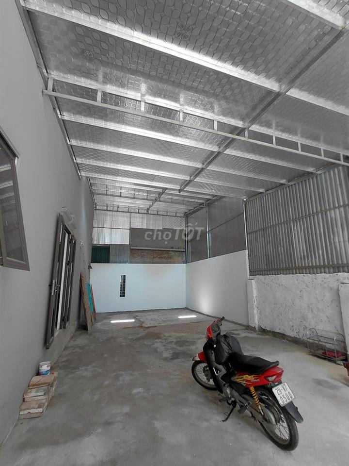 Cho thuê xưởng giá rẻ: xưởng mặt bằng điện tích 100m2, đường 2,5m