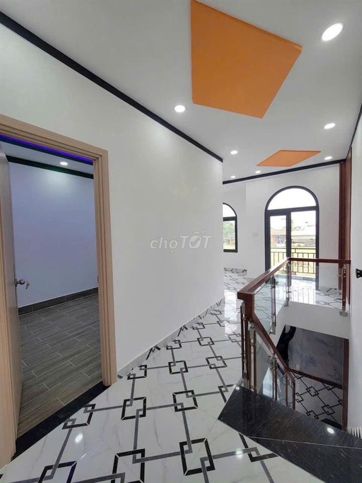 Bán nhà gần chợ, trường học 1 trệt 1 lầu giá chỉ 1c tỷ 900 triệu!!