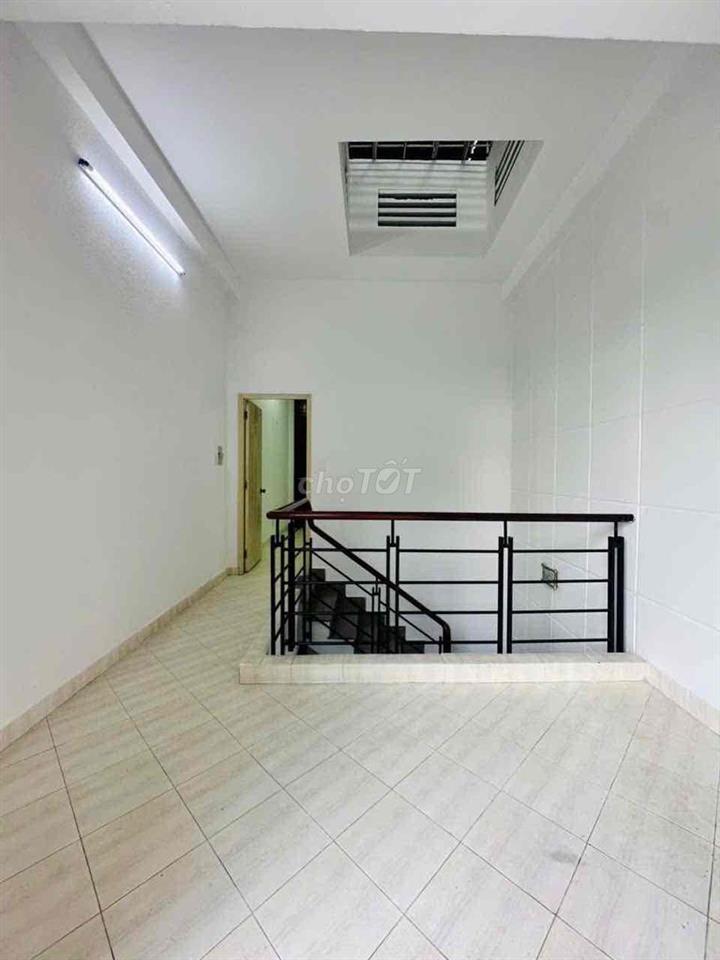 Nhà P13 Tân bình 3lầu nhỉnh 5tỷ