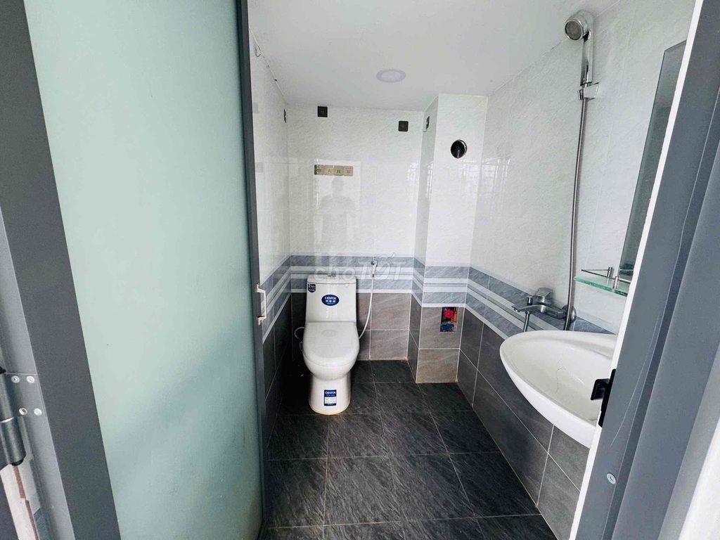 PHÒNG TRỌ BAN CÔNG GIÁ RẺ ĐƯỜNG DƯƠNG QUẢNG HÀM NGAY TRUNG TÂM GÒ VẤP