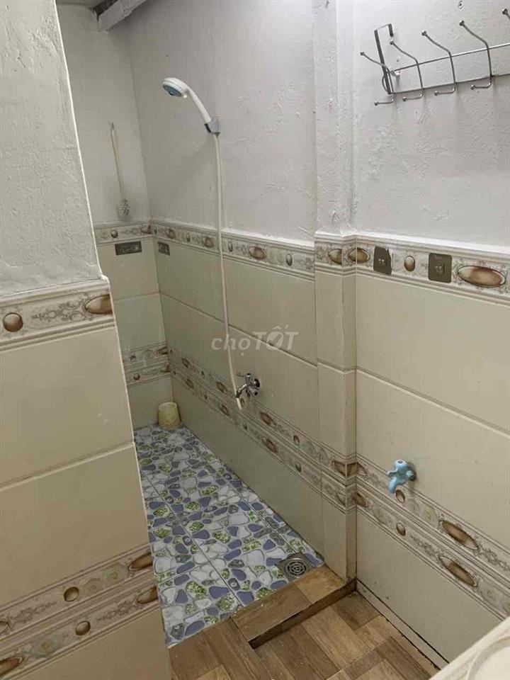 Phòng trọ mặt tiền đường Q7
