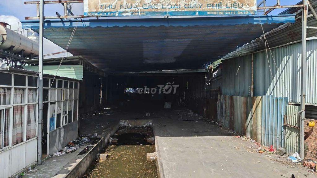 Cho thuê nhà xưởng diện tích :1200m2 . Mặt đường lớn