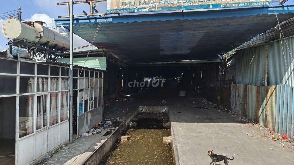Cho thuê nhà xưởng diện tích :1200m2 . Mặt đường lớn