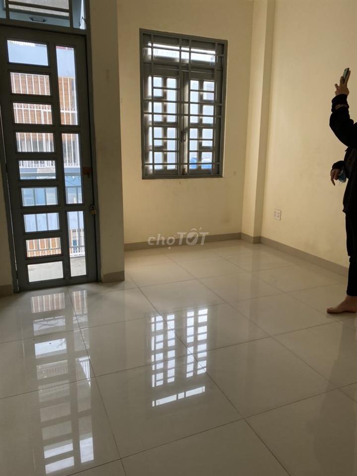 Cho thuê 2 phòng trọ ngay trung tâm quận 10. Giờ giấc tự do