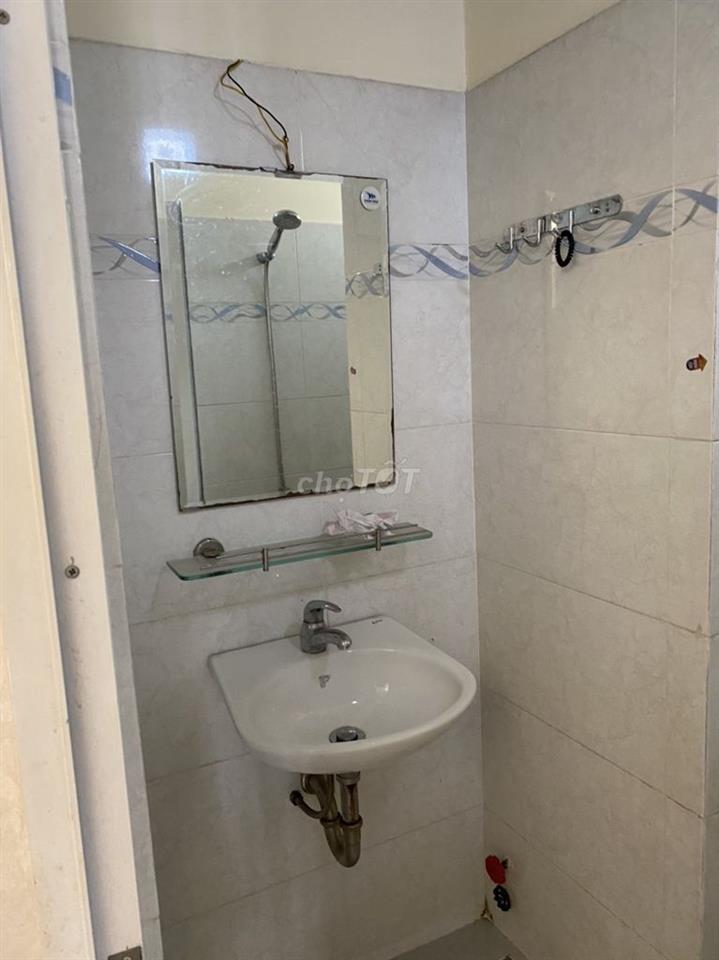 Cho thuê 2 phòng trọ ngay trung tâm quận 10. Giờ giấc tự do