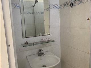 Cho thuê 2 phòng trọ ngay trung tâm quận 10. Giờ giấc tự do