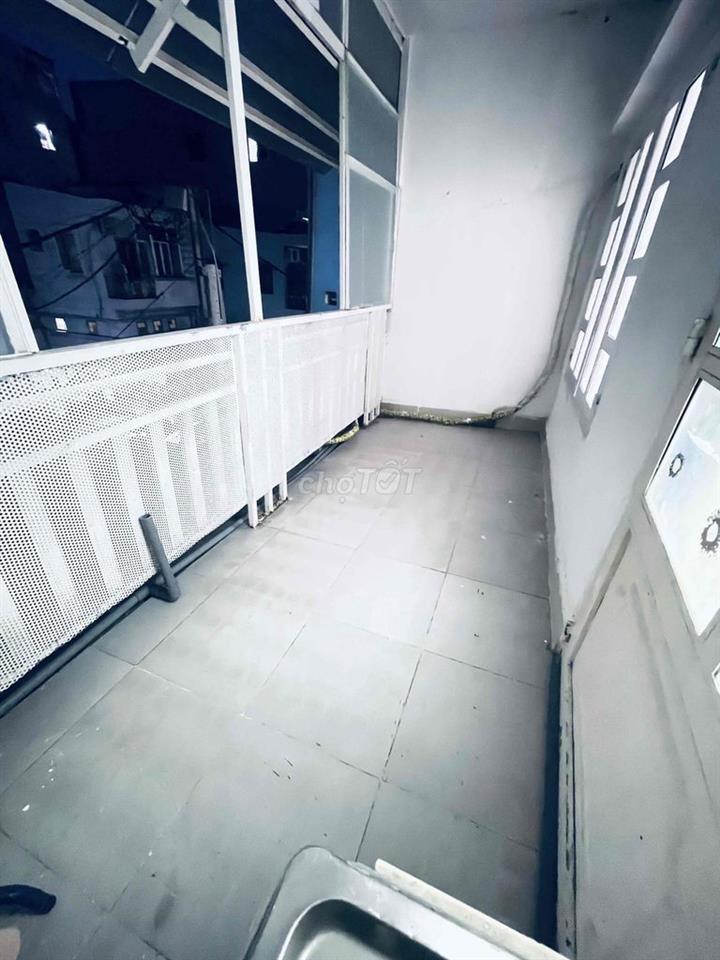 studio 1phòng ngủ /30m2, cửa sổ - bancoong rộng - gần chợ Tân Định
