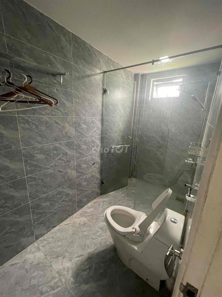Cho thuê tầng 2 nhà mặt tiền Nguyễn Hoàng