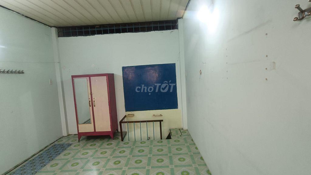 Phòng trọ gần CV Lê Thị Riêng - 540/35 CMT8, Q3 - 30m2