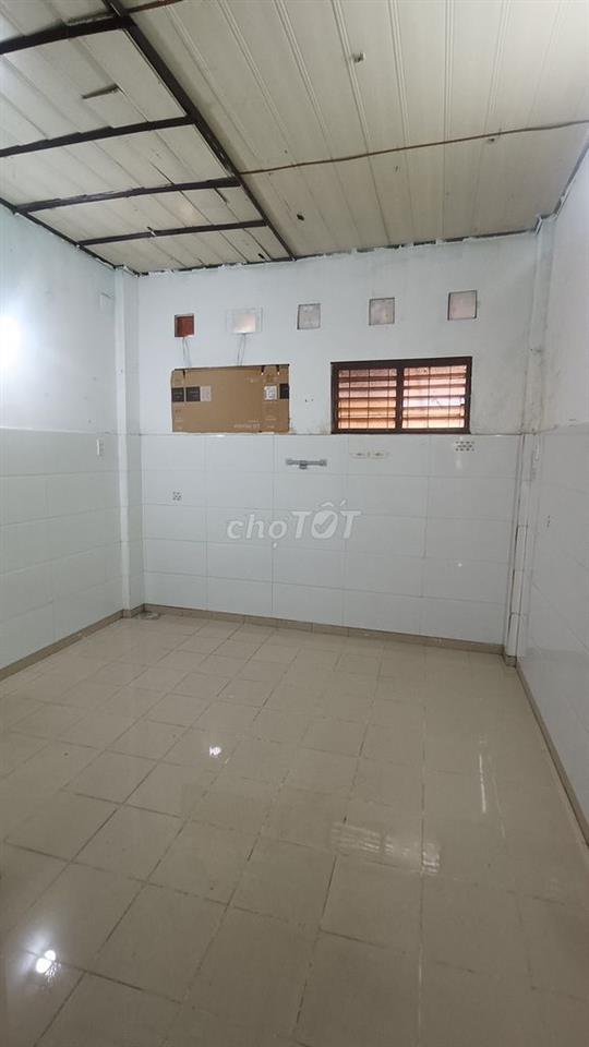 Phòng trọ gần CV Lê Thị Riêng - 540/35 CMT8, Q3 - 30m2