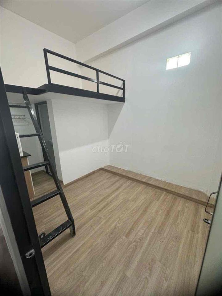 sang chdv phú nhuận . thuê 32triệu lời 50 55tr 18phong ib e lẹ