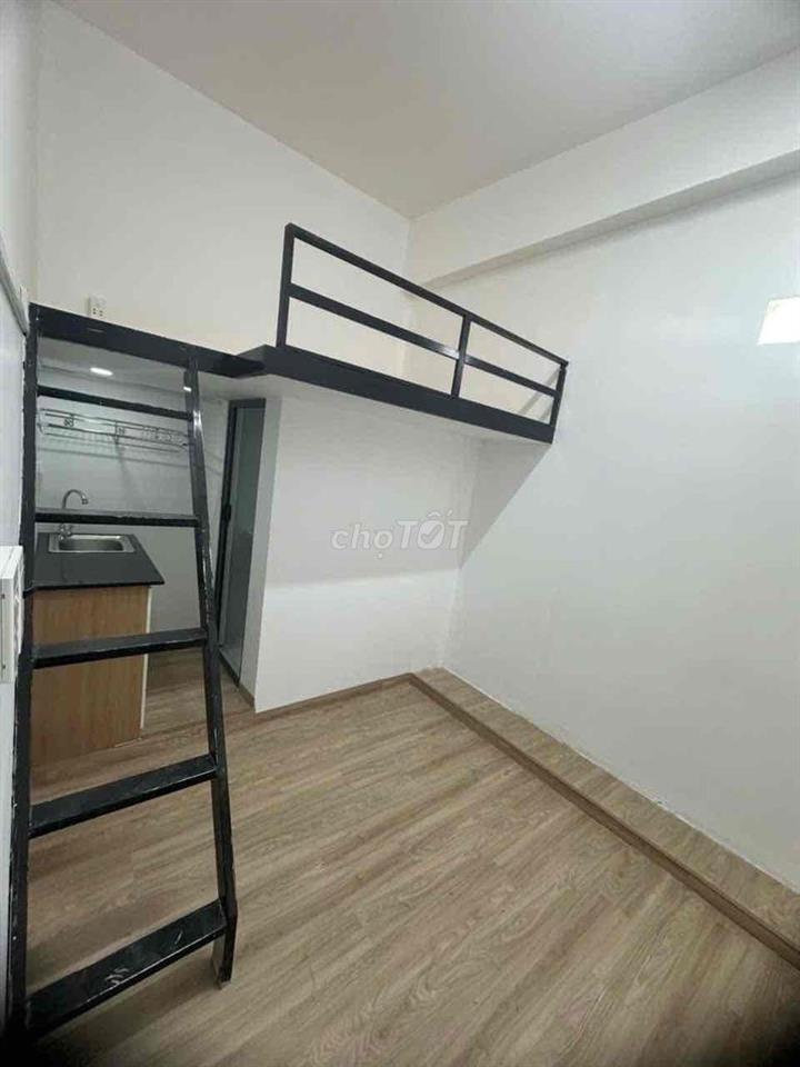sang chdv phú nhuận . thuê 32triệu lời 50 55tr 18phong ib e lẹ