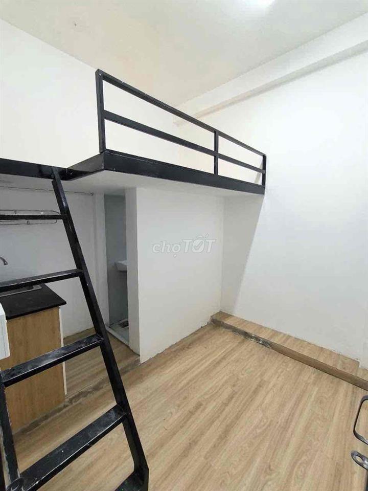 sang chdv phú nhuận . thuê 32triệu lời 50 55tr 18phong ib e lẹ