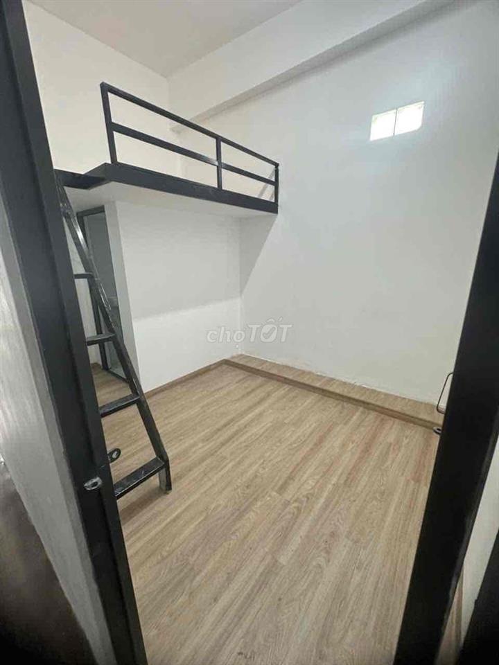 sang chdv phú nhuận . thuê 32triệu lời 50 55tr 18phong ib e lẹ