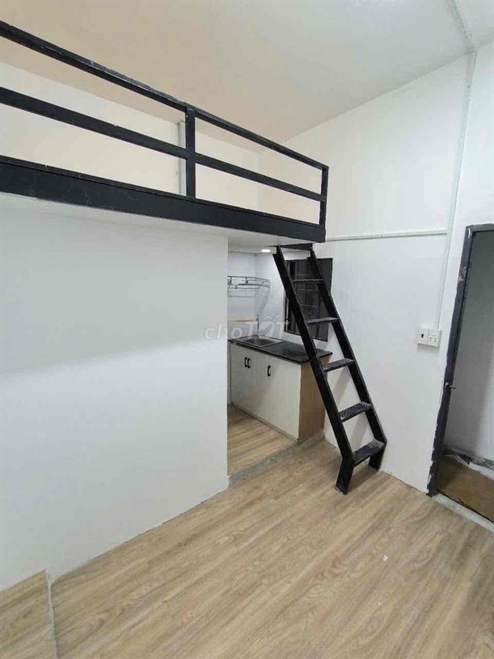 sang chdv phú nhuận . thuê 32triệu lời 50 55tr 18phong ib e lẹ