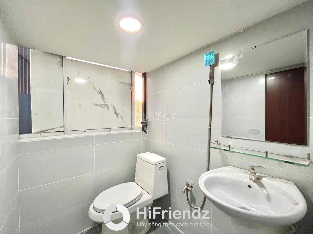 Duplex Thang Máy Ngay UEH