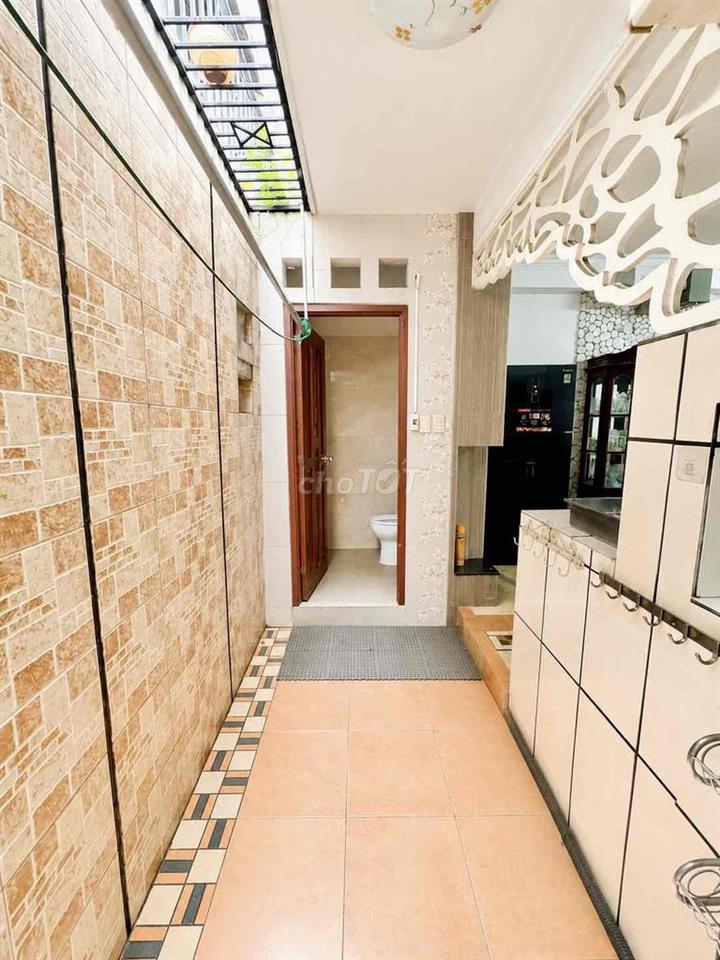 1 Phòng ngủ + 1 phòng bếp sân vườn 50m2 , gần ngã 4 PN