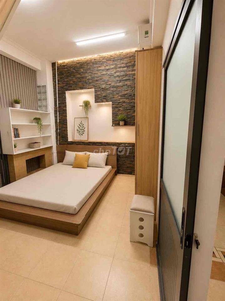 1 Phòng ngủ + 1 phòng bếp sân vườn 50m2 , gần ngã 4 PN