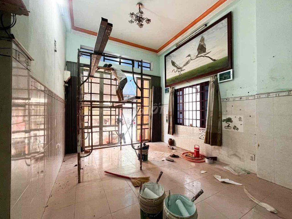 Nhà Nguyên Căn ngay tại chợ bờ hồ