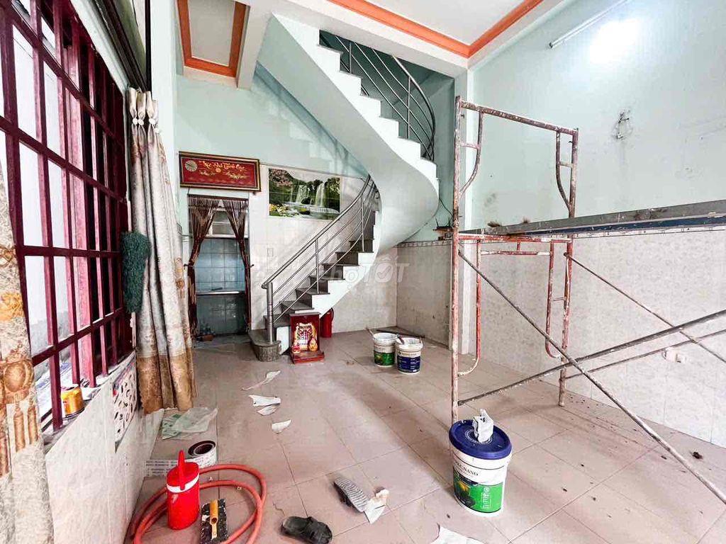 Nhà Nguyên Căn ngay tại chợ bờ hồ