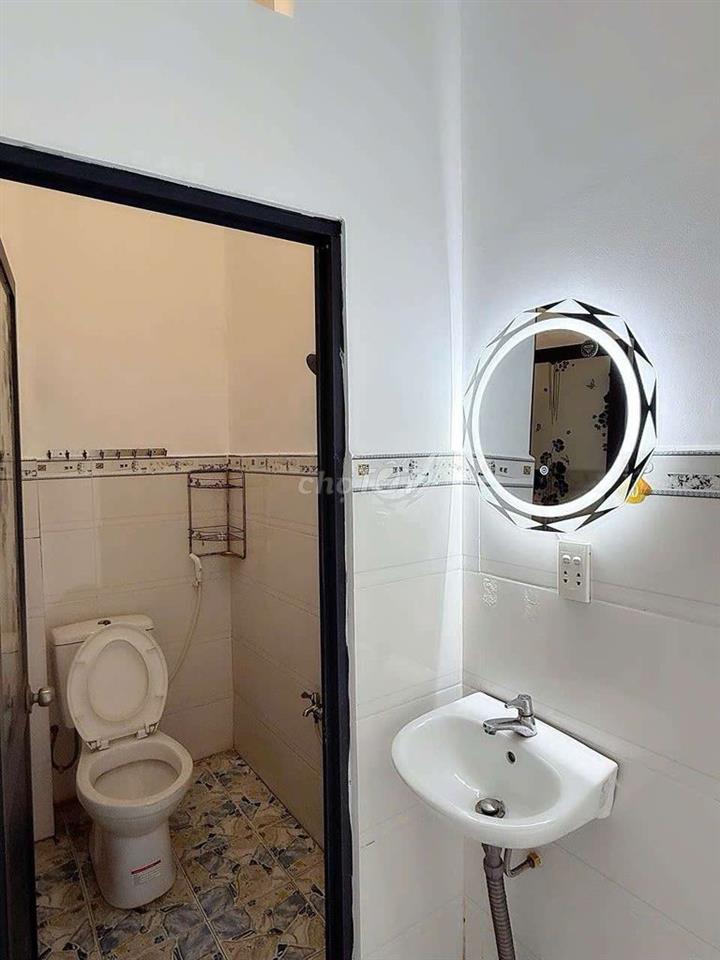 Nhà có sân trước ở Vĩnh Lộc bán 450tr, có sổ, kdc cố định, an ninh