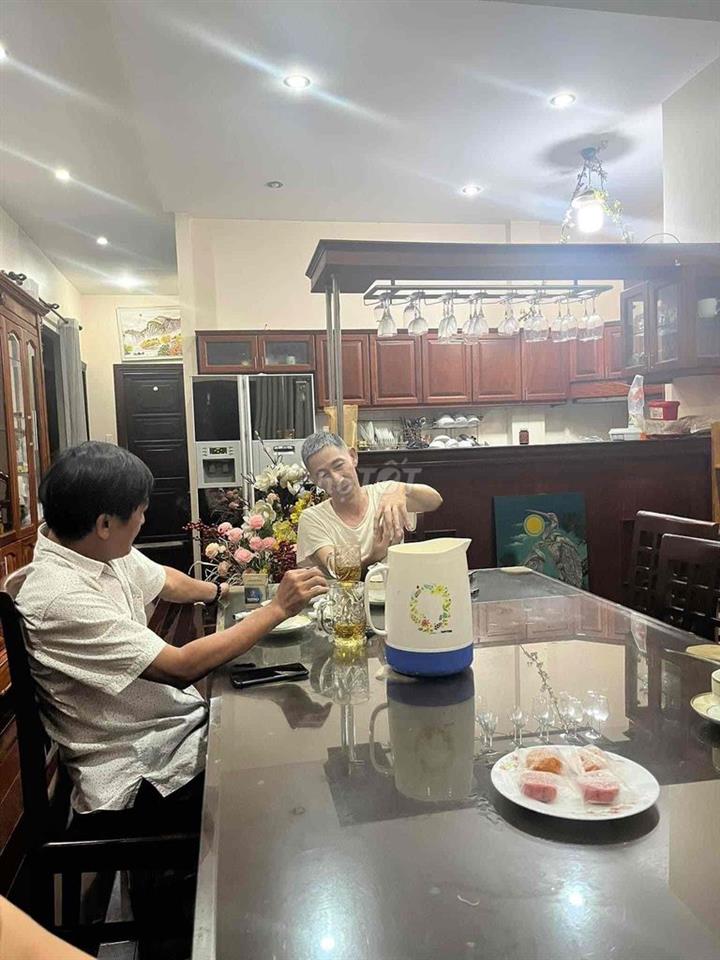 Nhà 3 mặt tiền thoáng mát giá rẽ