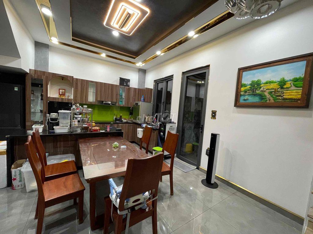 Bán Nhà Phố 6x17 như Biệt Thự đường Bàu Gốc