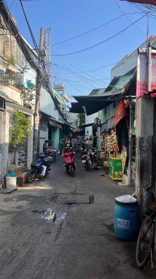 cần bán đất Q12 gần cầu vượt nguyễn văn quá cv phần mềm quang trung