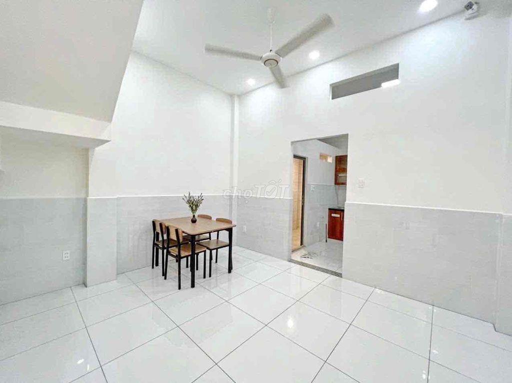 Cho thuê nguyên căn ( Nhà Mới ). Vị trí thuận tiện đi các quận( qua Q4