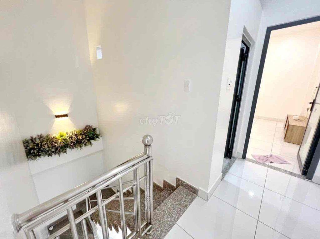 Cho thuê nguyên căn ( Nhà Mới ). Vị trí thuận tiện đi các quận( qua Q4
