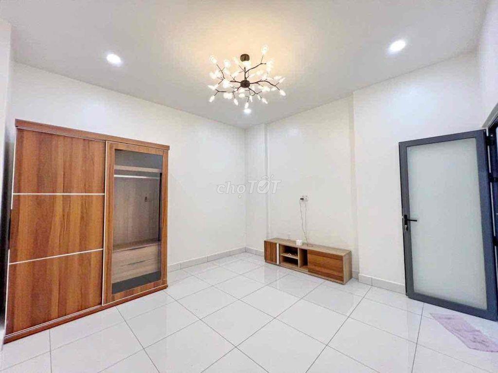 Cho thuê nguyên căn ( Nhà Mới ). Vị trí thuận tiện đi các quận( qua Q4