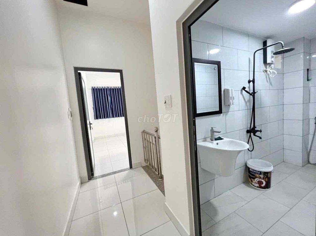 Cho thuê nguyên căn ( Nhà Mới ). Vị trí thuận tiện đi các quận( qua Q4