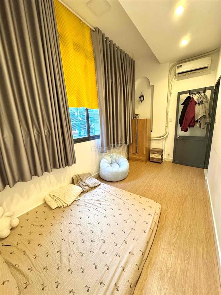 Cho thuê phòng trong nhà nguyên căn cửa sổ trời cực to Full Nội Thất